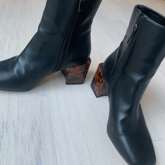 Size 5 fits 5.5 as well black Moussy Boot with tortoise shell block heel..vegan - Picture 7 of 7